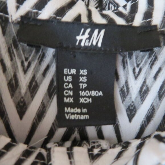 H&M Womens XS Black White Geometric Print Button-Up Blouse Long Sleeve - Picture 9 of 10